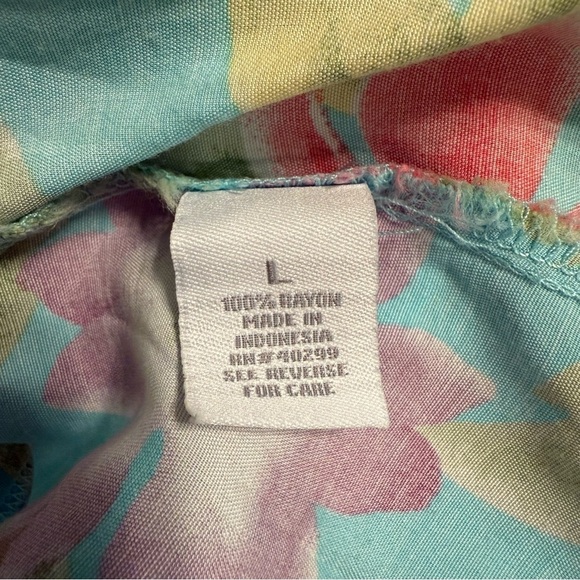 Dress Barn Pink and Blue Sleeveless Button Down Top - Picture 4 of 4